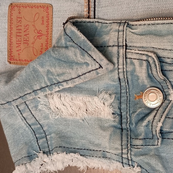 Amethyst Jeans Distressed Zip Front Vest - Picture 4 of 6